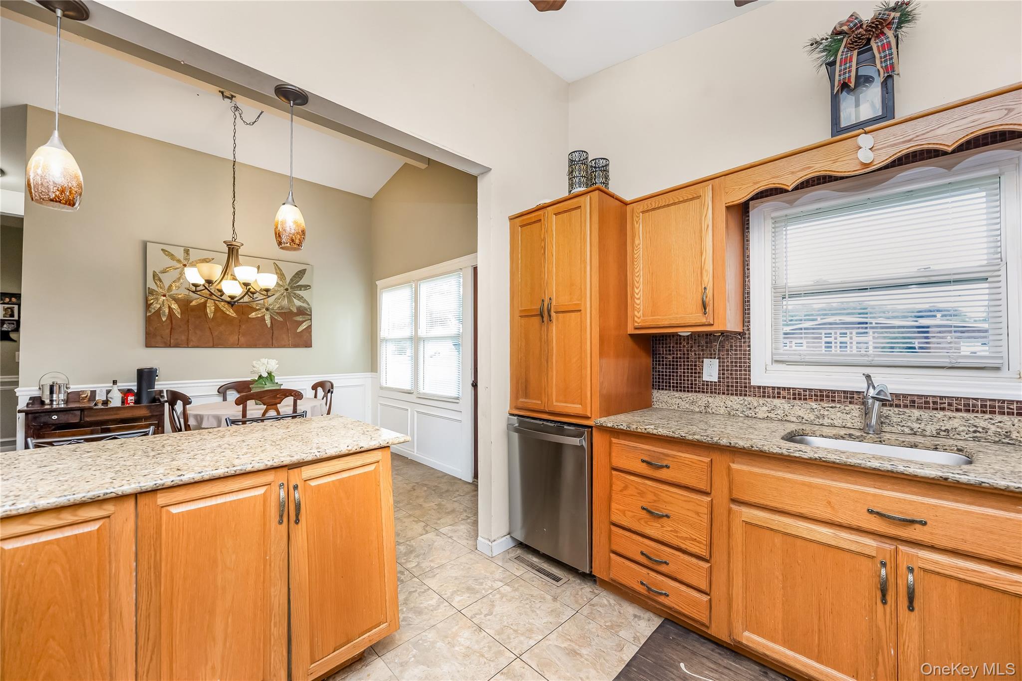 Single Family Beverly Street  Suffolk County, NY 11751, MLS-1039015-6