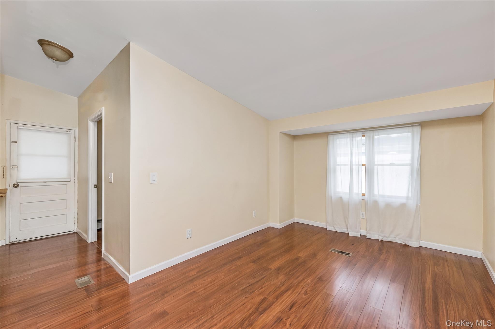 Single Family Beverly Street  Suffolk County, NY 11751, MLS-1039015-9