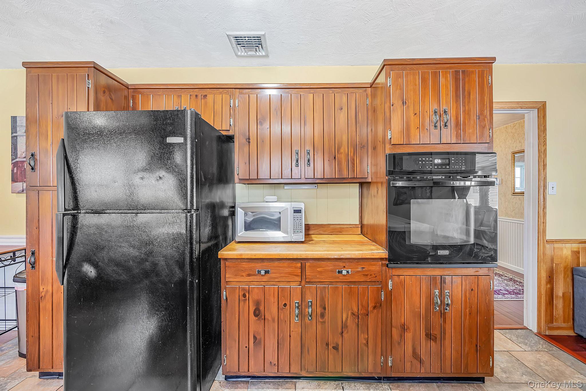 Single Family Lakeside Avenue Suffolk County, NY 11755, MLS-1039021-10