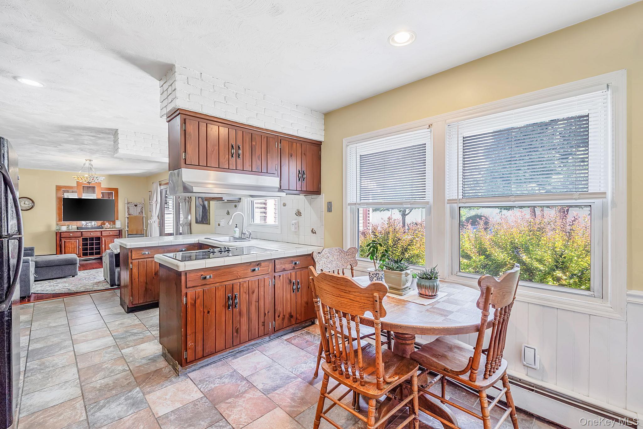 Single Family Lakeside Avenue Suffolk County, NY 11755, MLS-1039021-11