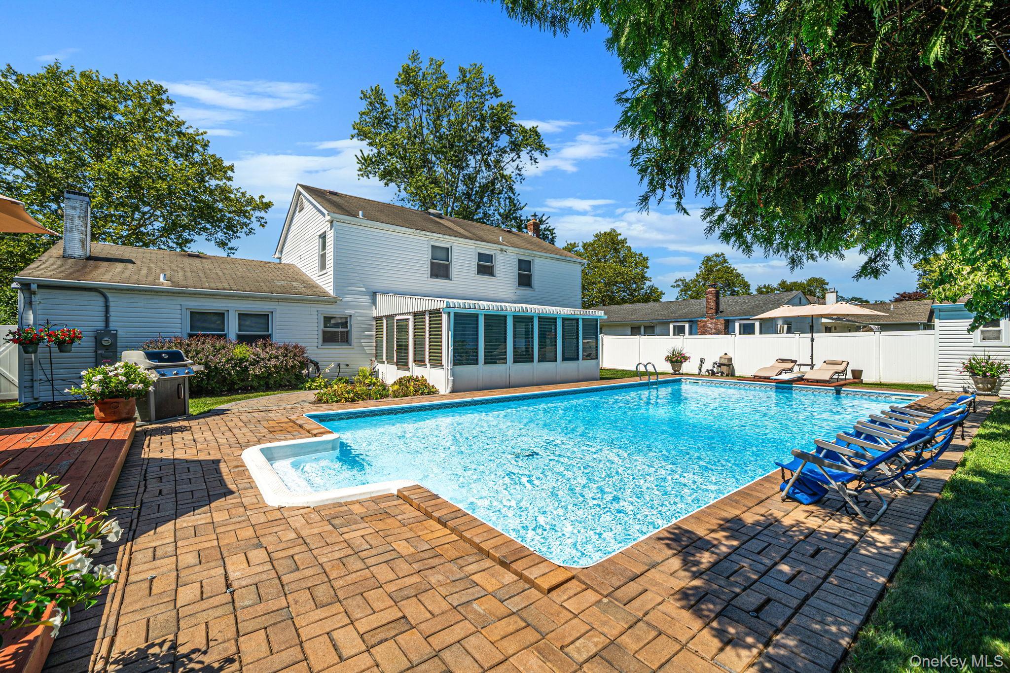 Single Family Lakeside Avenue Suffolk County, NY 11755, MLS-1039021-28