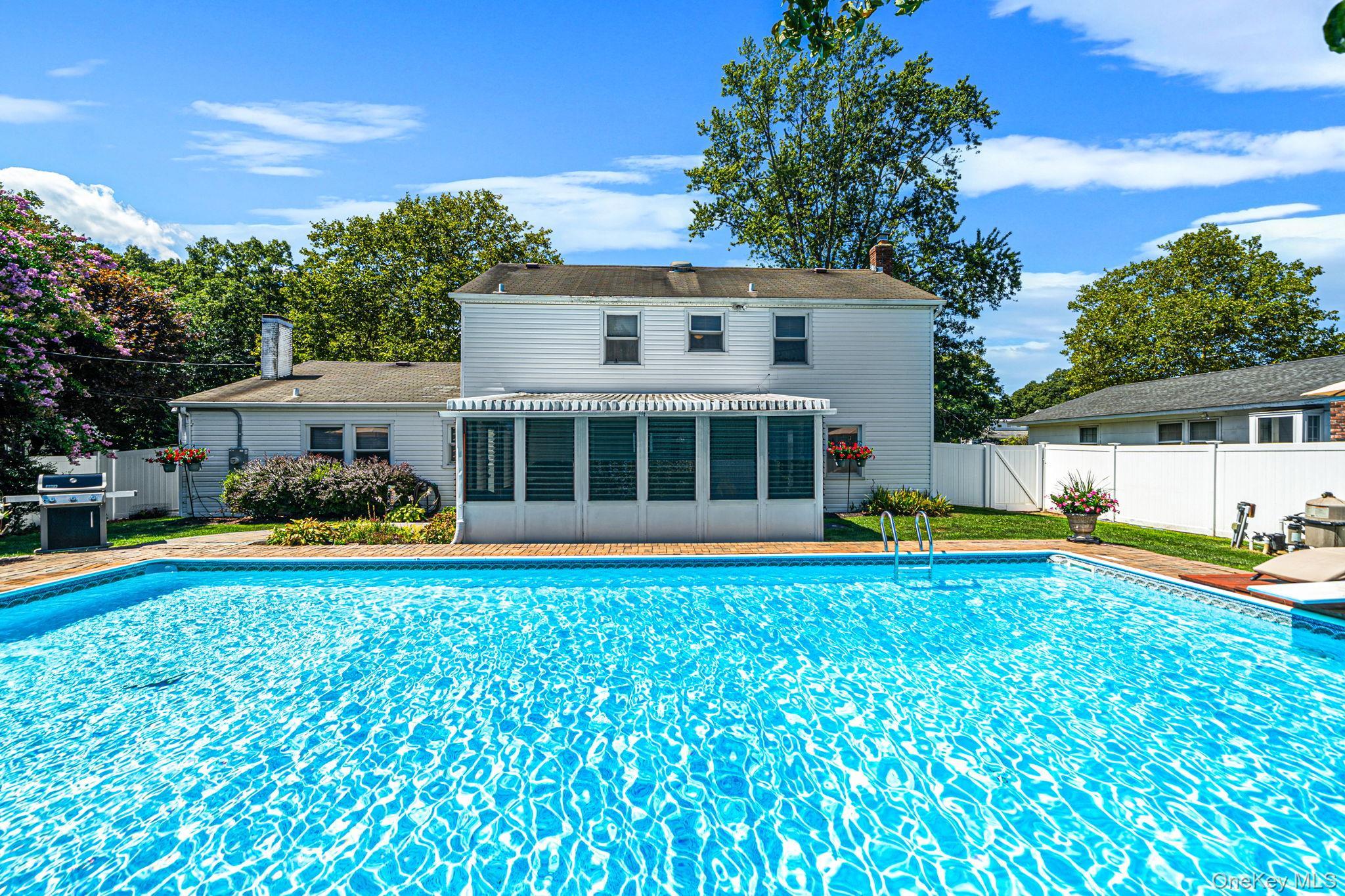 Single Family Lakeside Avenue Suffolk County, NY 11755, MLS-1039021-29