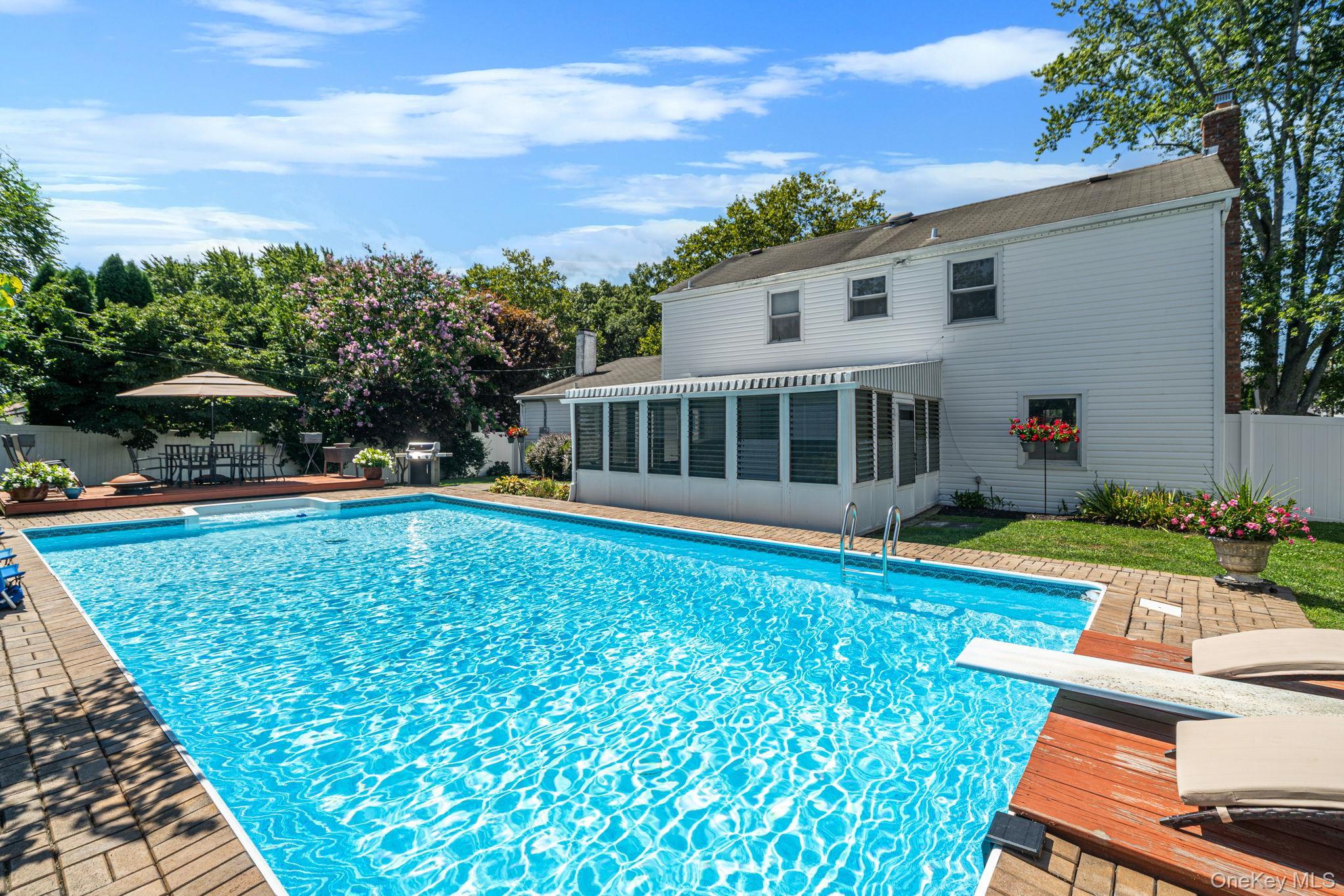 Single Family Lakeside Avenue Suffolk County, NY 11755, MLS-1039021-30