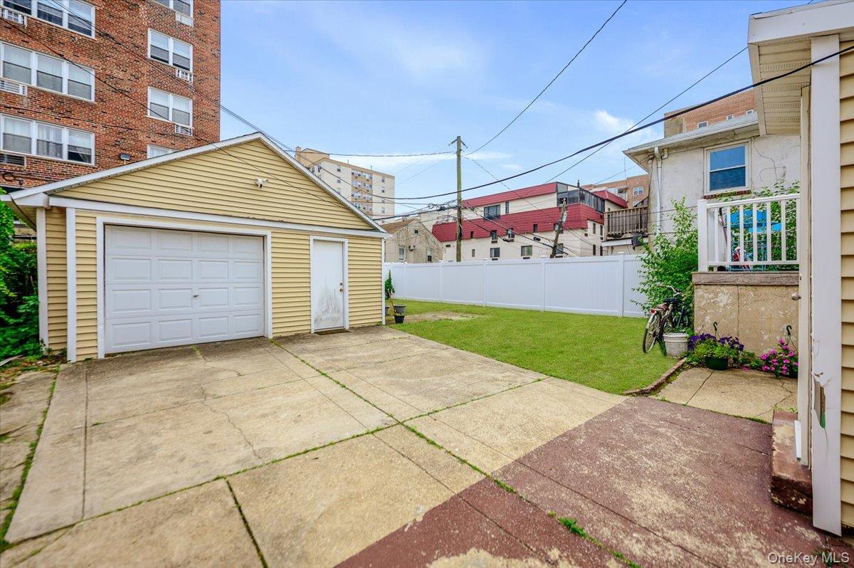 Single Family E Broadway  Nassau County, NY 11561, MLS-1039034-16