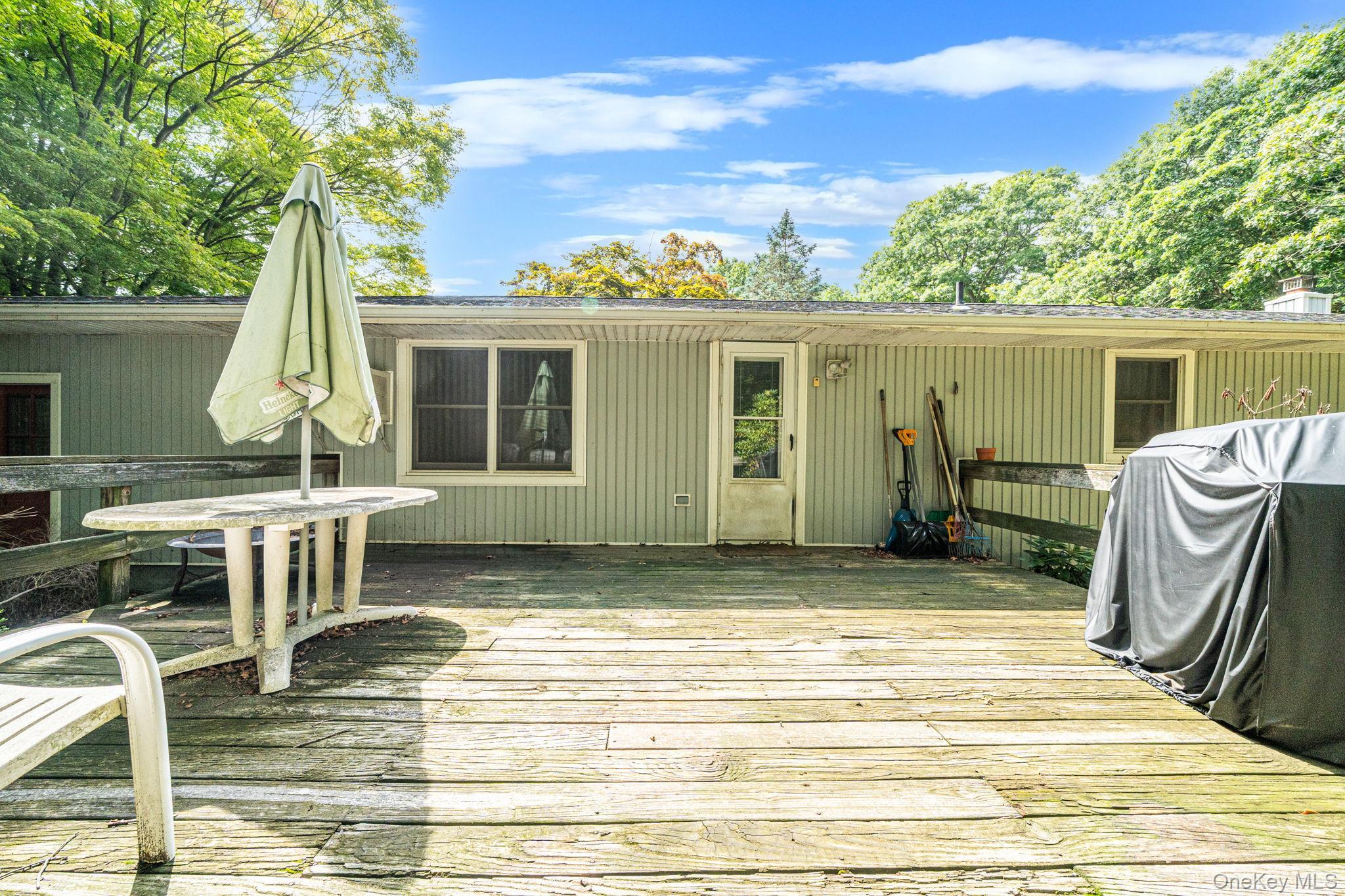 Single Family Foxcroft Lane  Suffolk County, NY 11772, MLS-1039055-11