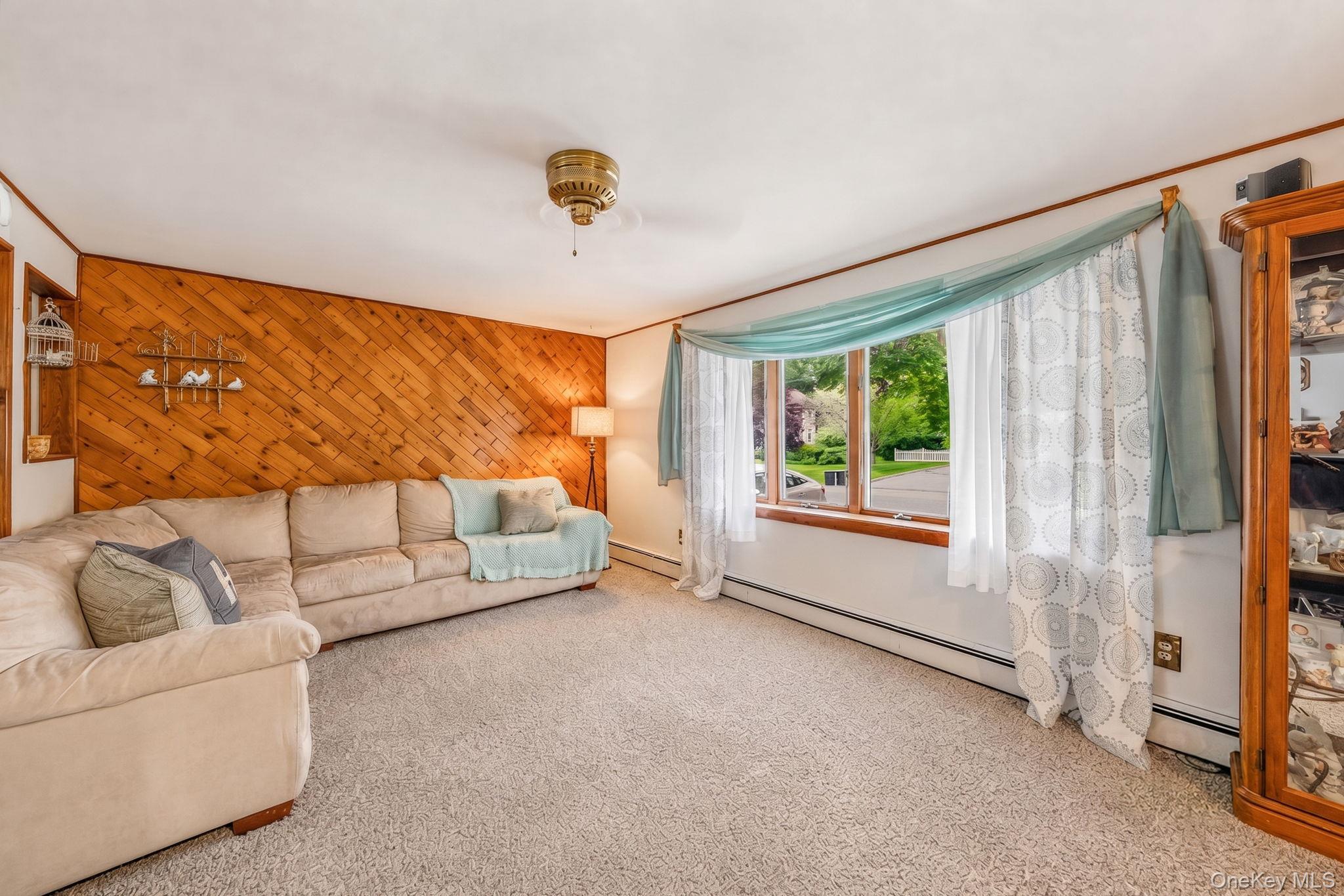 Single Family Foxcroft Lane Suffolk County, NY 11772, MLS-1039055-2