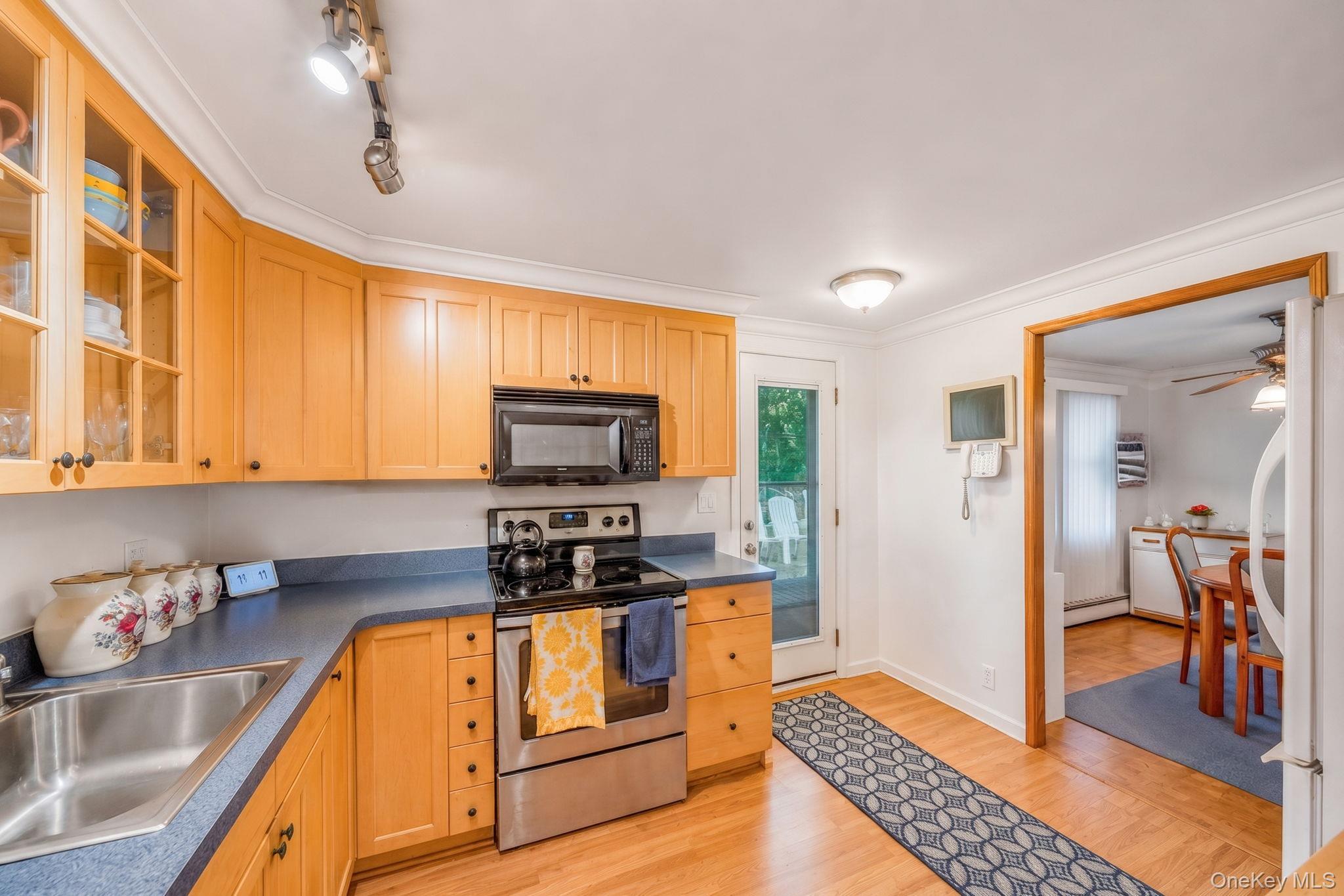 Single Family Foxcroft Lane Suffolk County, NY 11772, MLS-1039055-5