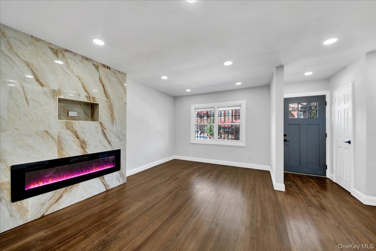 Single Family E 227th Street Bronx, NY 10466, MLS-1039093-10