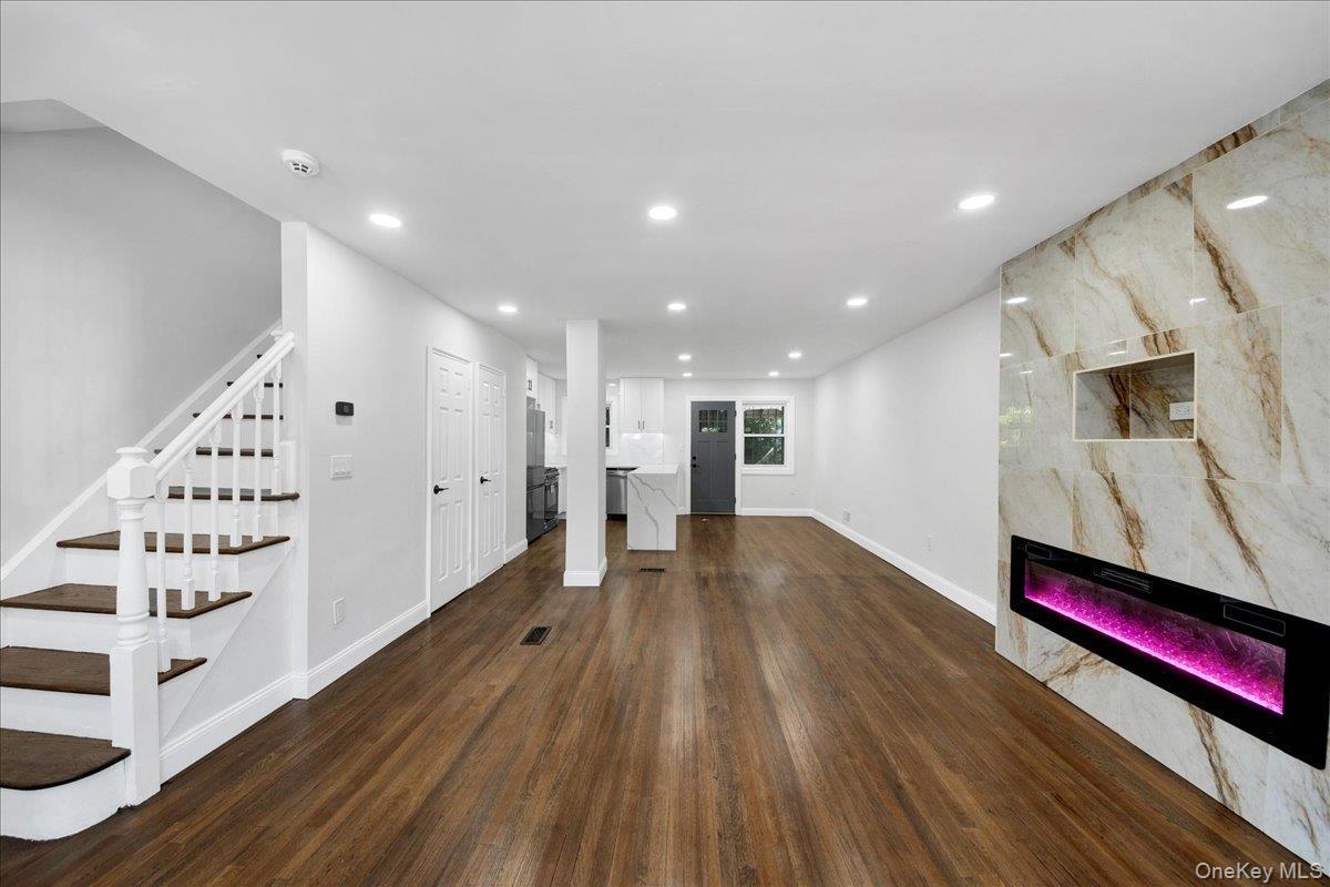 Single Family E 227th Street Bronx, NY 10466, MLS-1039093-12