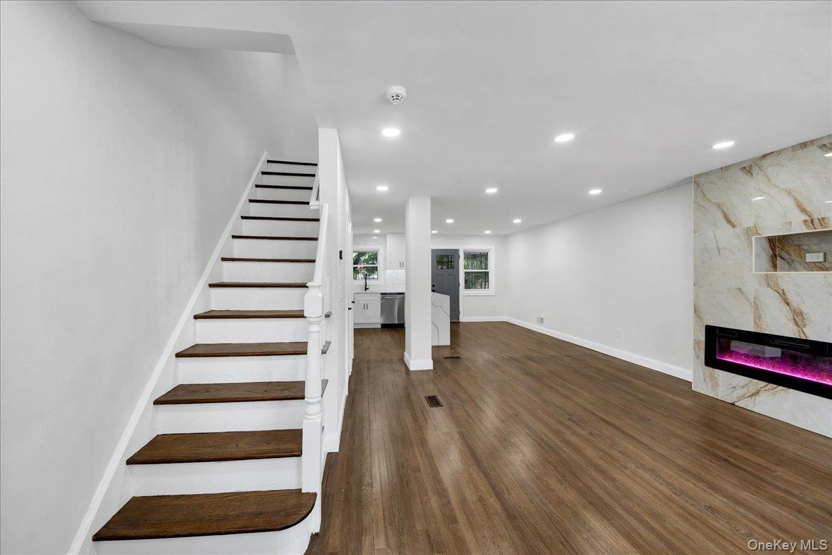 Single Family E 227th Street Bronx, NY 10466, MLS-1039093-13