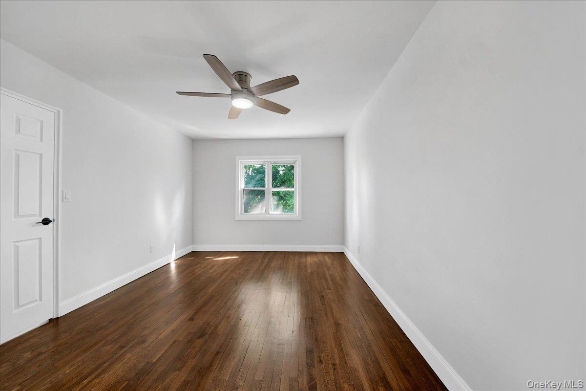 Single Family E 227th Street Bronx, NY 10466, MLS-1039093-17