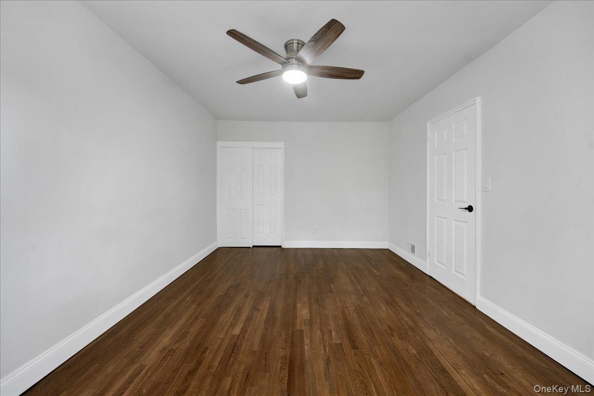 Single Family E 227th Street Bronx, NY 10466, MLS-1039093-18