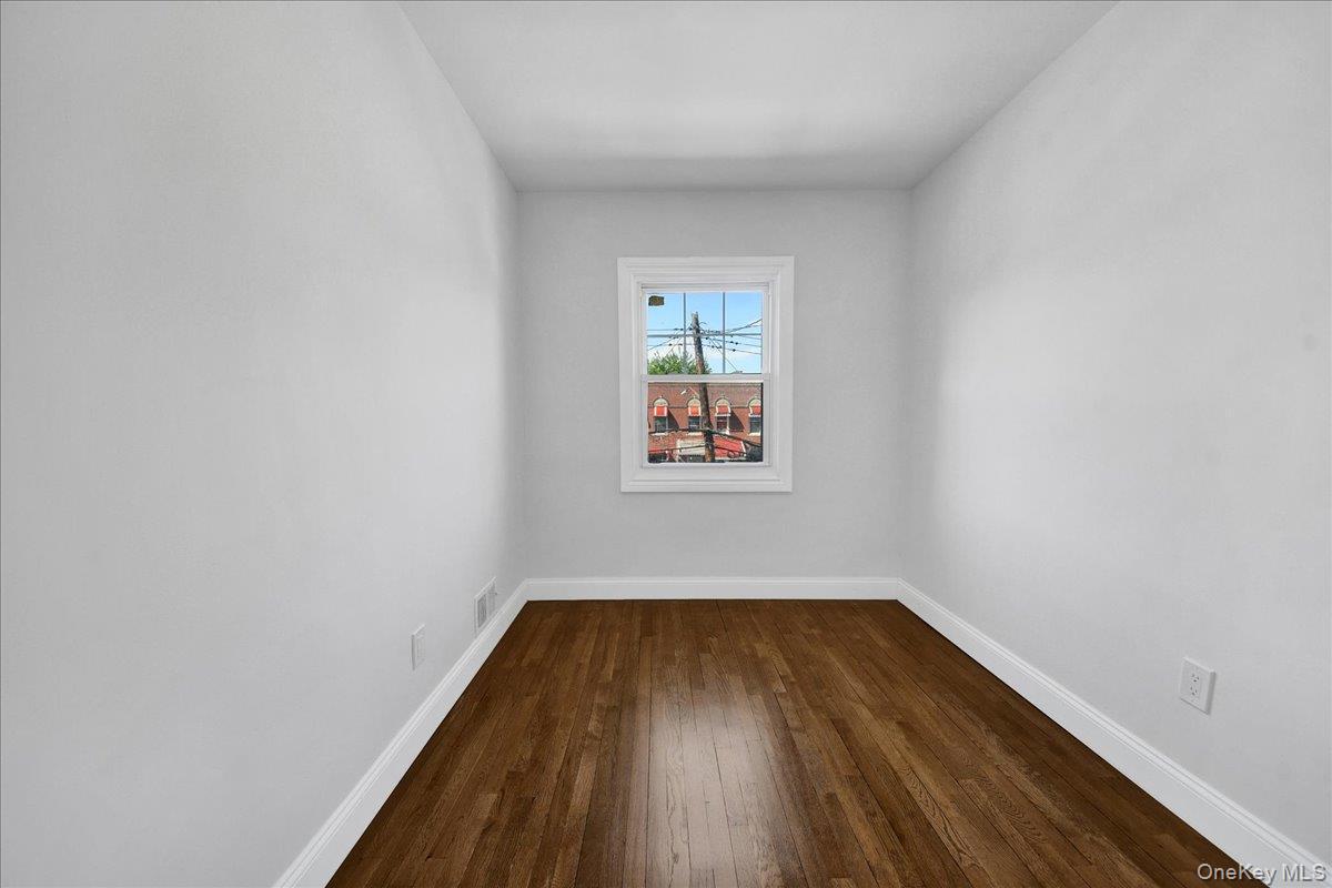Single Family E 227th Street Bronx, NY 10466, MLS-1039093-19