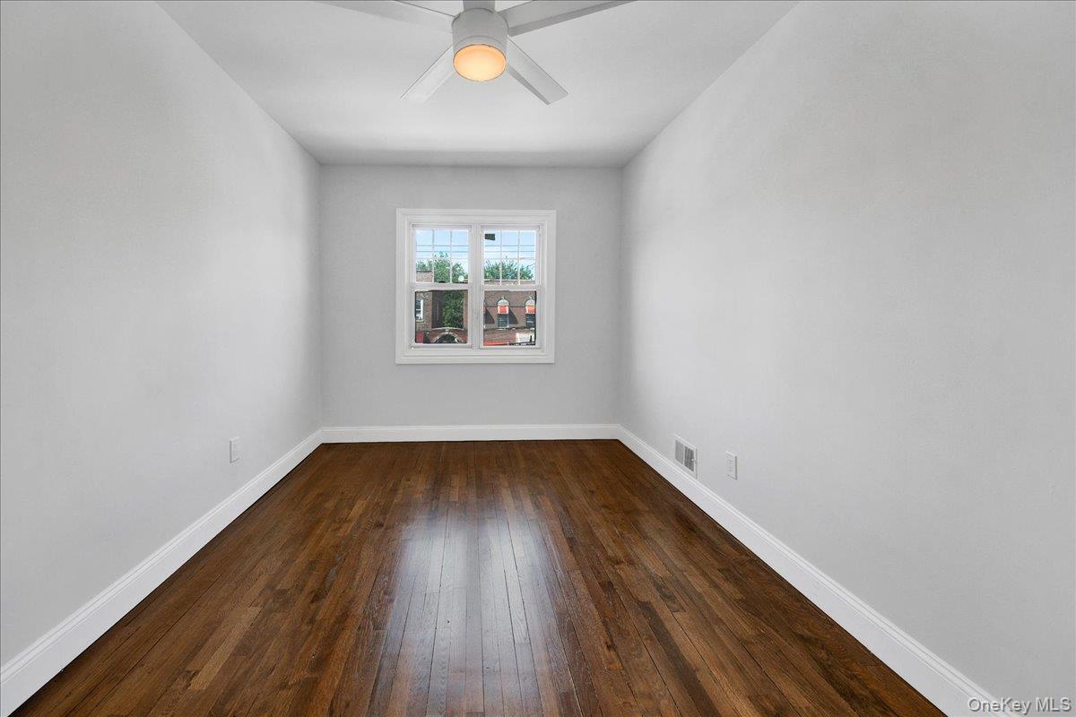 Single Family E 227th Street Bronx, NY 10466, MLS-1039093-21