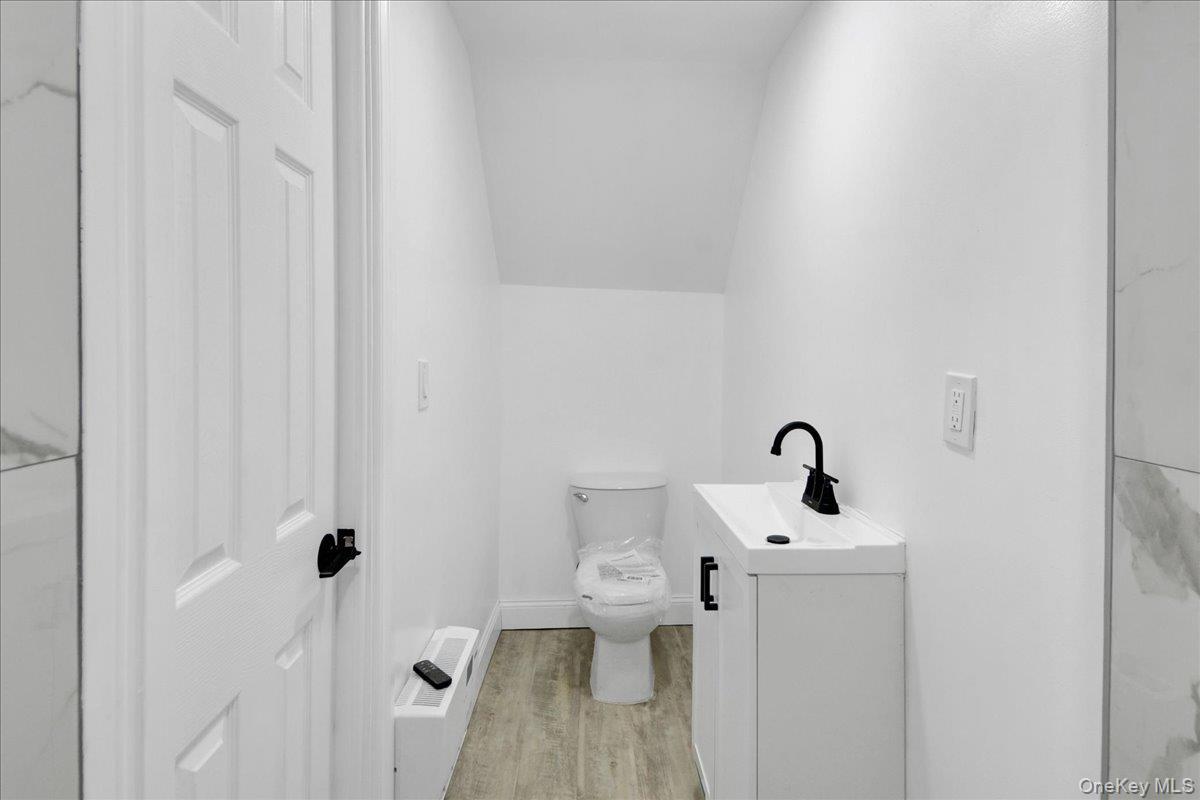 Single Family E 227th Street Bronx, NY 10466, MLS-1039093-25