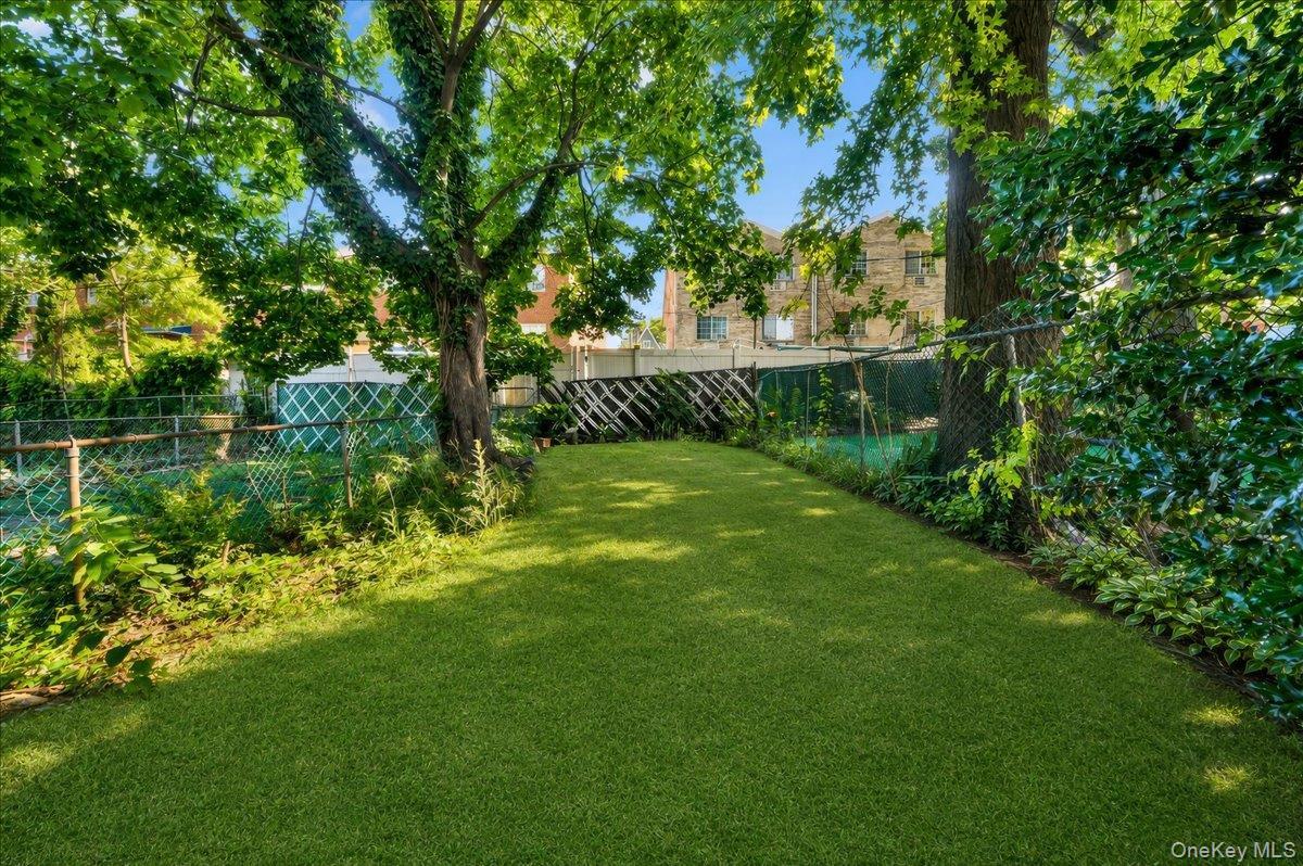 Single Family E 227th Street Bronx, NY 10466, MLS-1039093-28