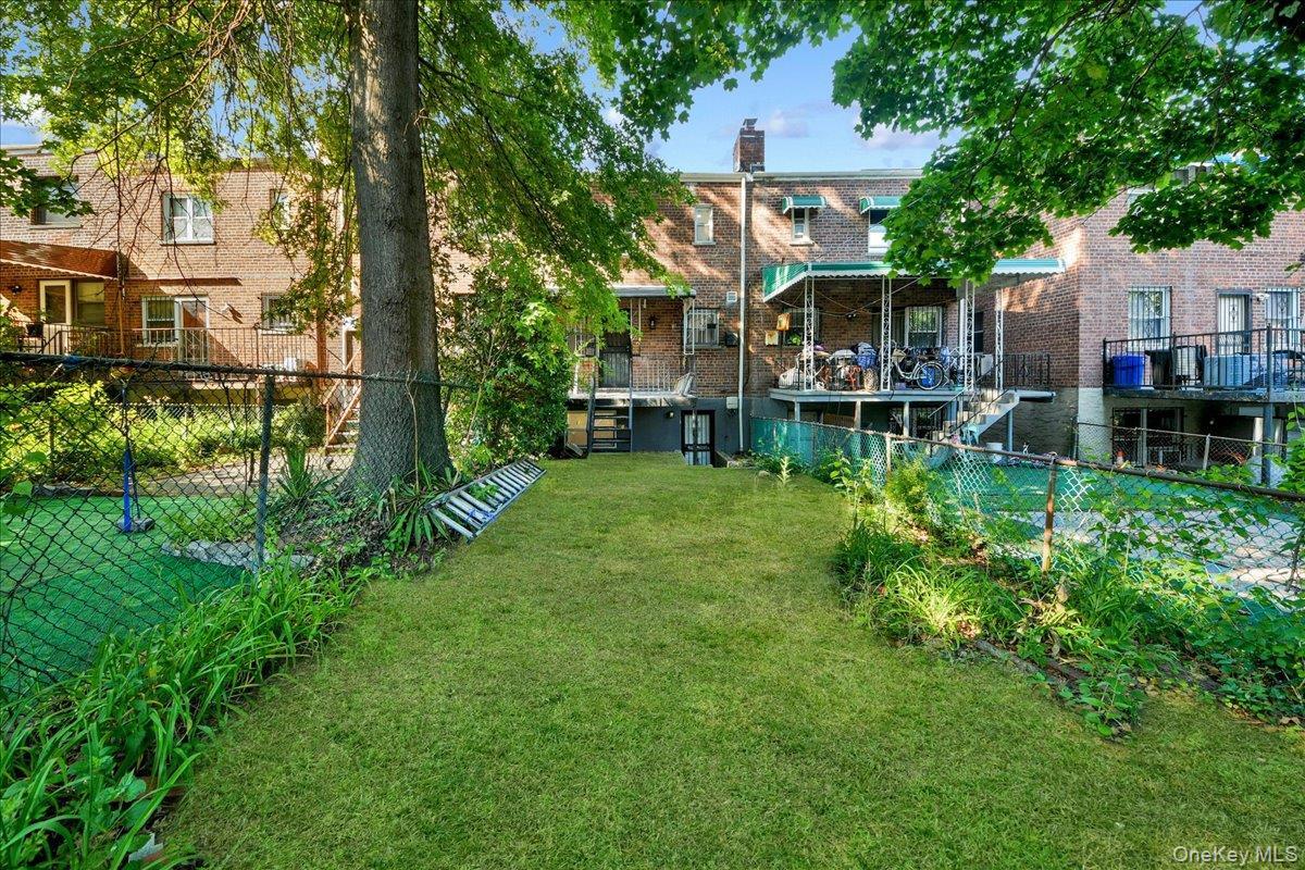 Single Family E 227th Street Bronx, NY 10466, MLS-1039093-29