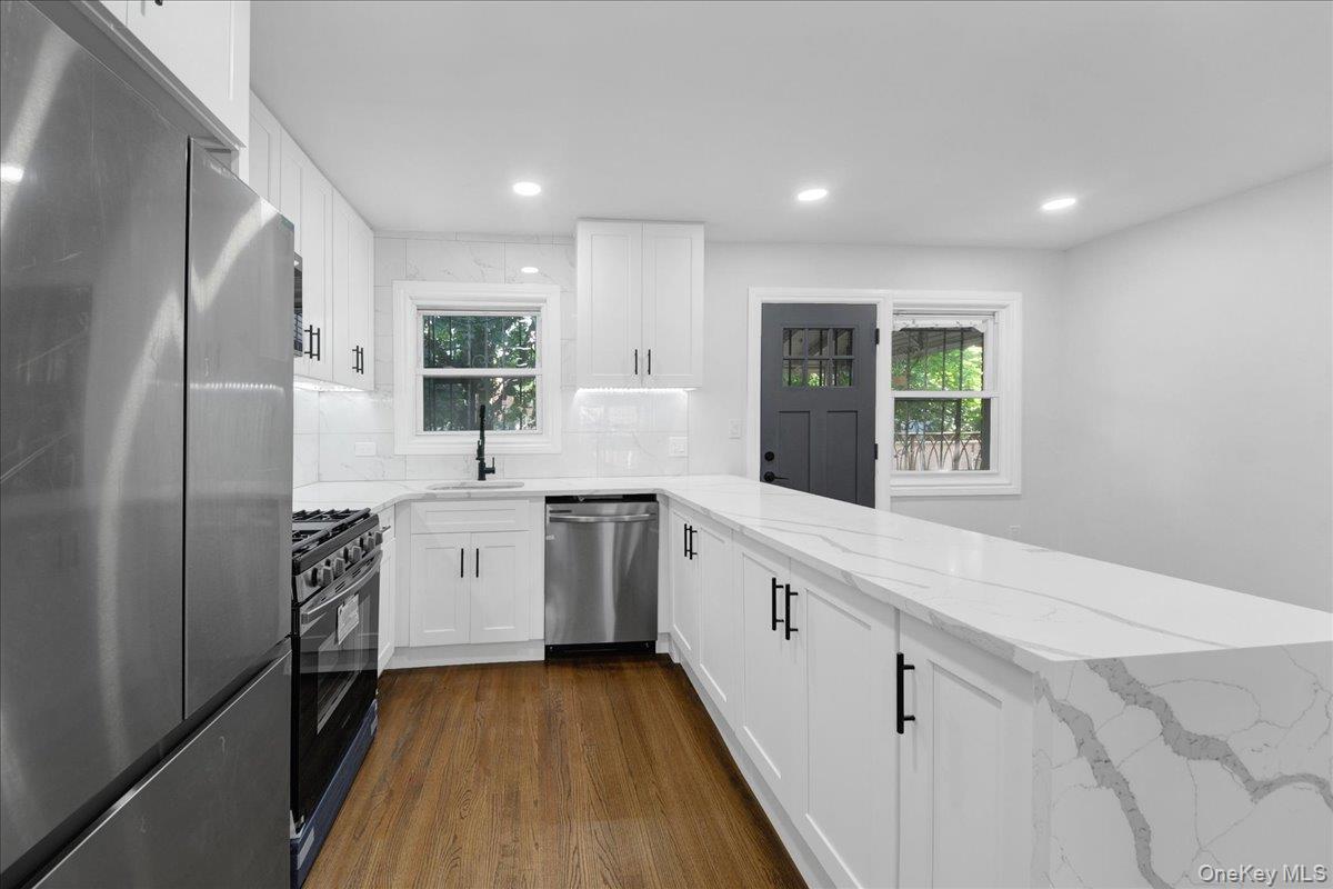 Single Family E 227th Street Bronx, NY 10466, MLS-1039093-3