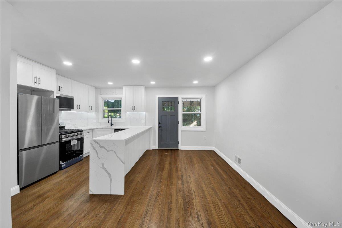 Single Family E 227th Street Bronx, NY 10466, MLS-1039093-4
