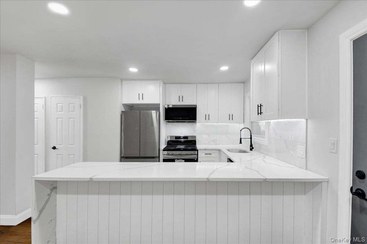 Single Family E 227th Street Bronx, NY 10466, MLS-1039093-5