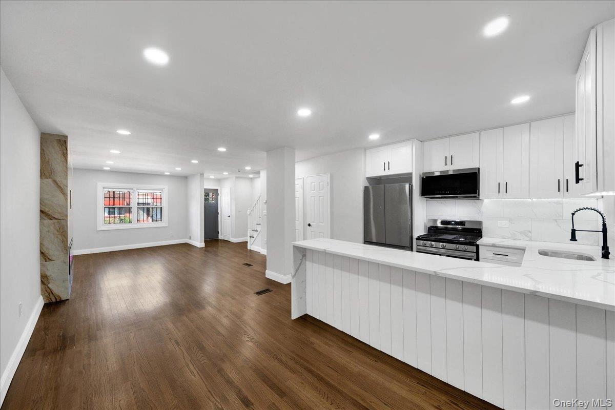 Single Family E 227th Street Bronx, NY 10466, MLS-1039093-6