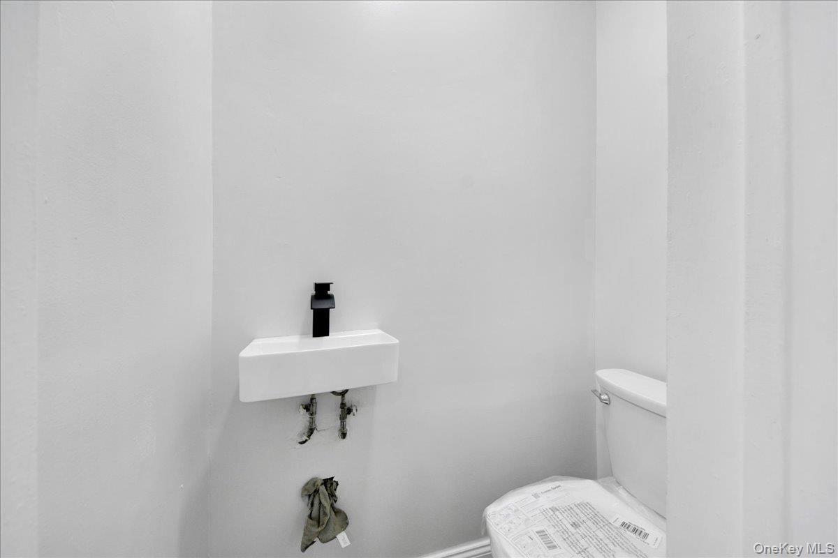 Single Family E 227th Street Bronx, NY 10466, MLS-1039093-7