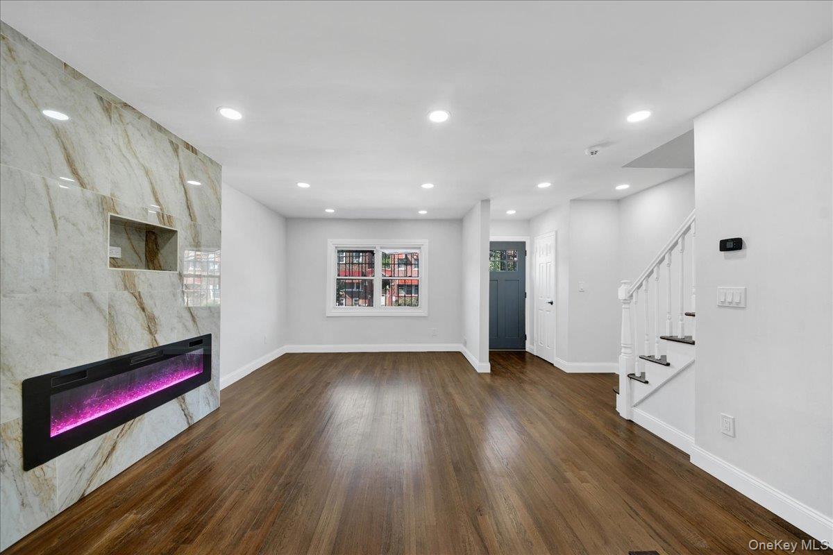 Single Family E 227th Street Bronx, NY 10466, MLS-1039093-8