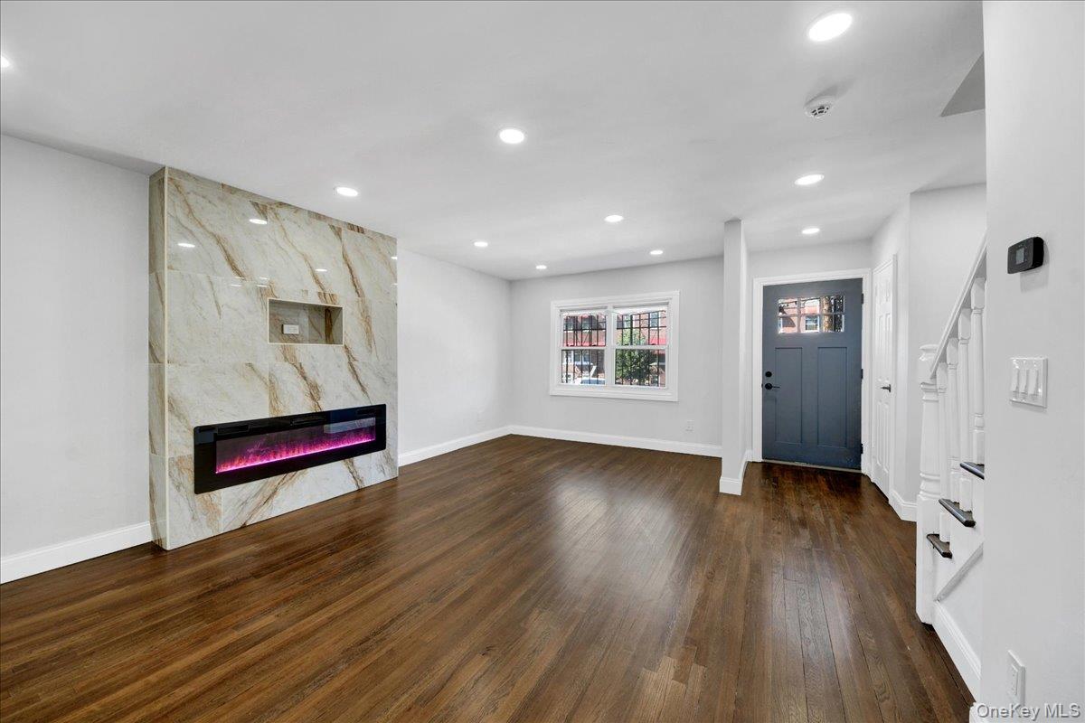 Single Family E 227th Street Bronx, NY 10466, MLS-1039093-9