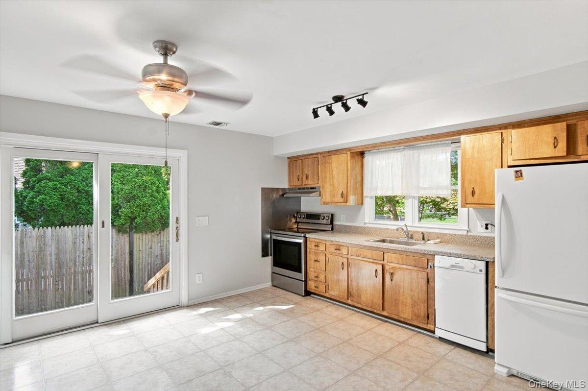 Single Family Belleview Avenue Suffolk County, NY 11934, MLS-1039117-7