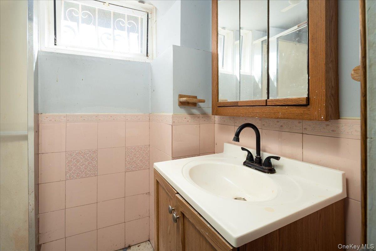 Single Family 34th Road  Queens, NY 11361, MLS-1039148-15