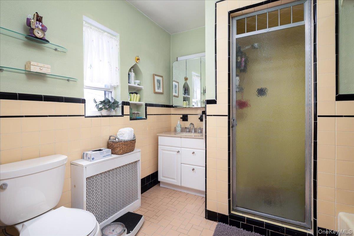 Single Family 34th Road  Queens, NY 11361, MLS-1039148-20