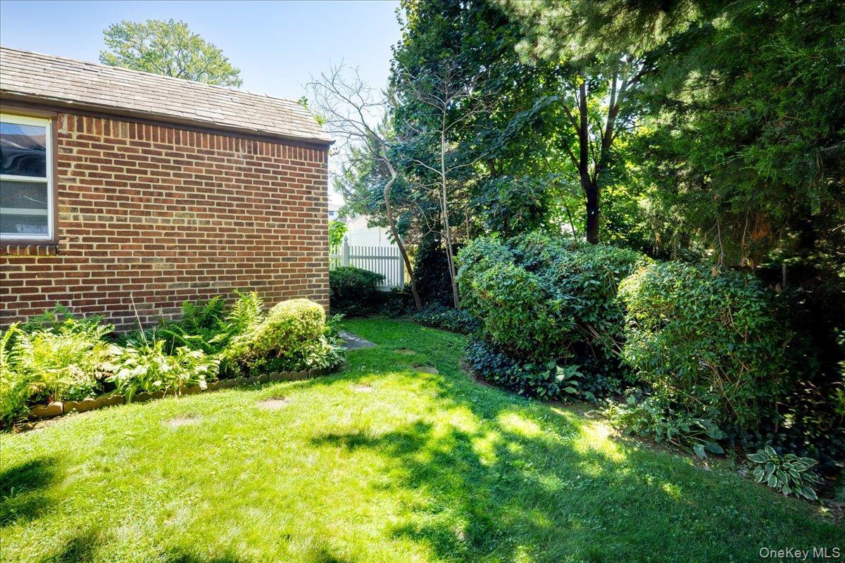Single Family 34th Road  Queens, NY 11361, MLS-1039148-22