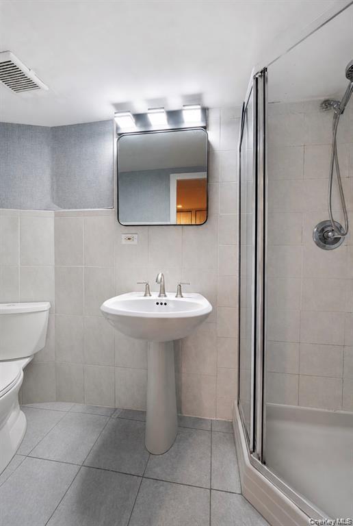 Single Family Caldwell Avenue Queens, NY 11378, MLS-1039184-18