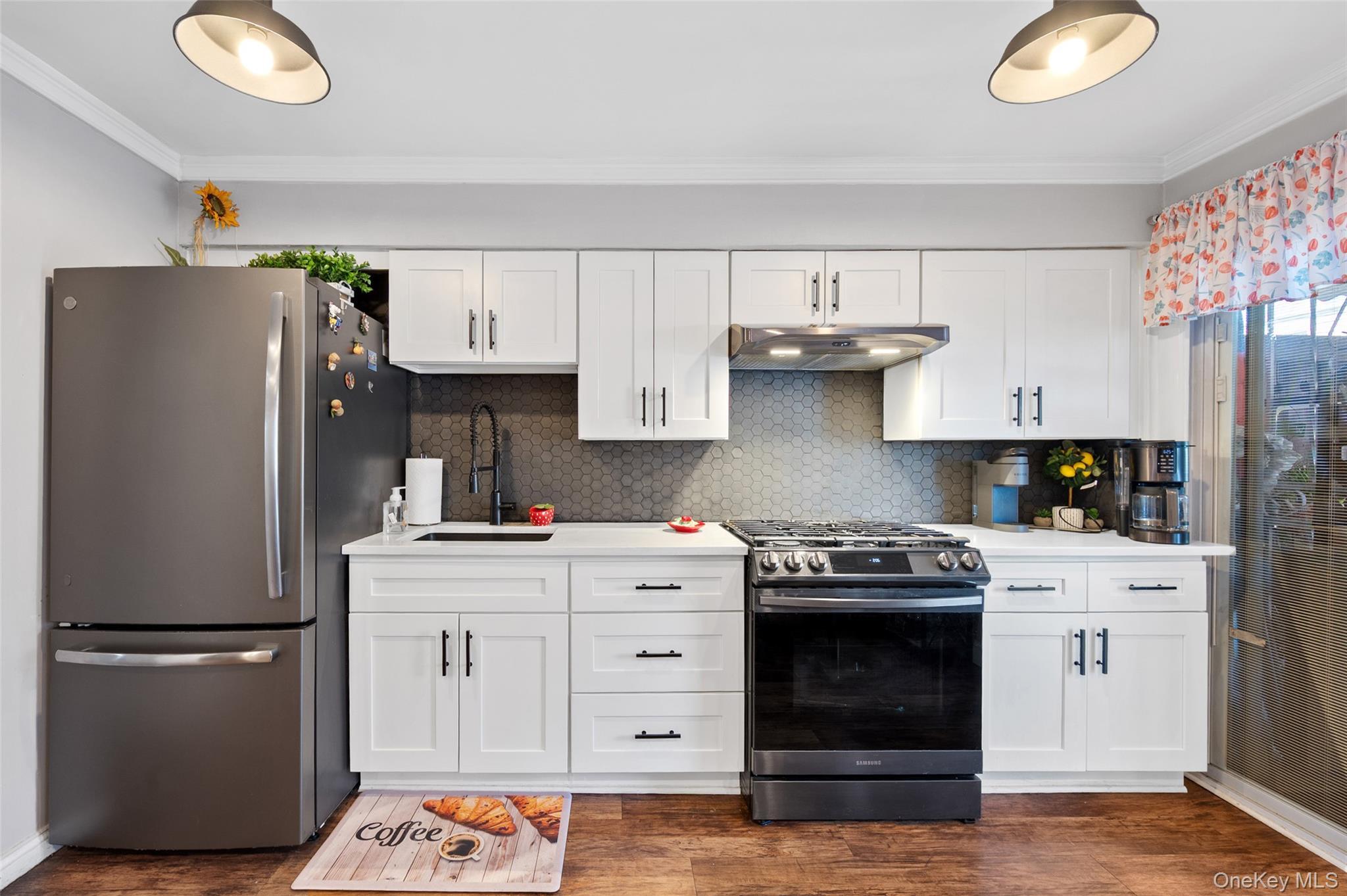 Single Family Caldwell Avenue Queens, NY 11378, MLS-1039184-5