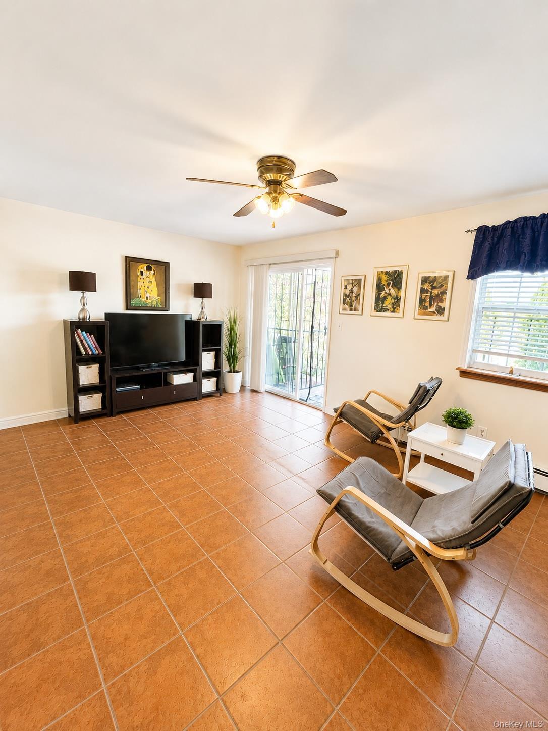 Single Family Shore Front Parkway  Queens, NY 11693, MLS-1039235-21