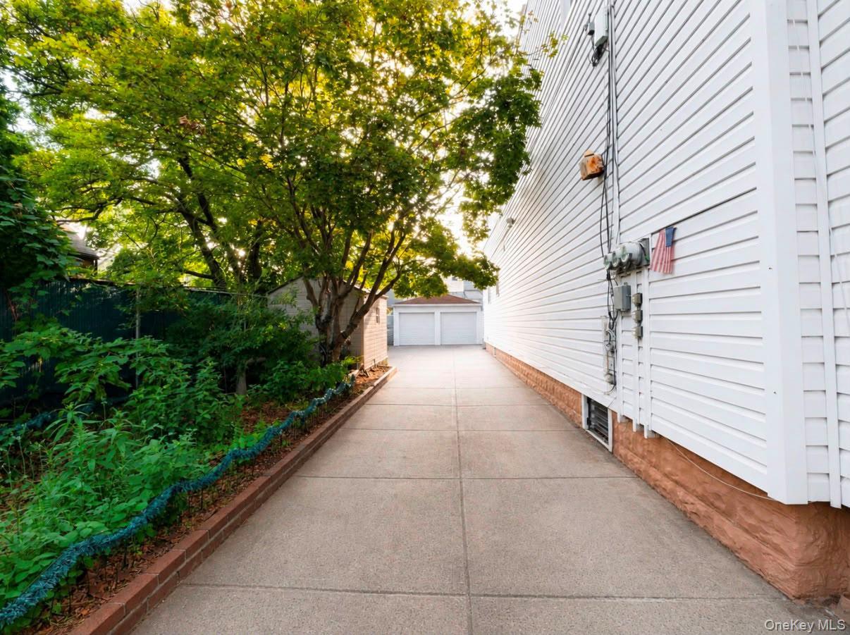 Single Family 79th Street Queens, NY 11385, MLS-1039278-2