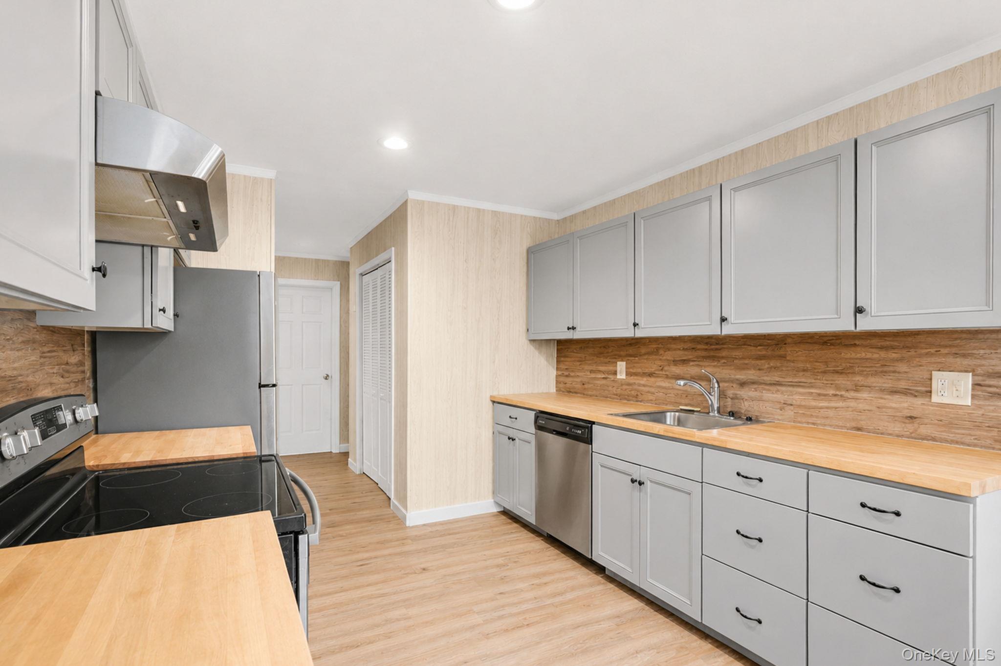 Single Family Sequoia Drive  Suffolk County, NY 11727, MLS-1039283-7