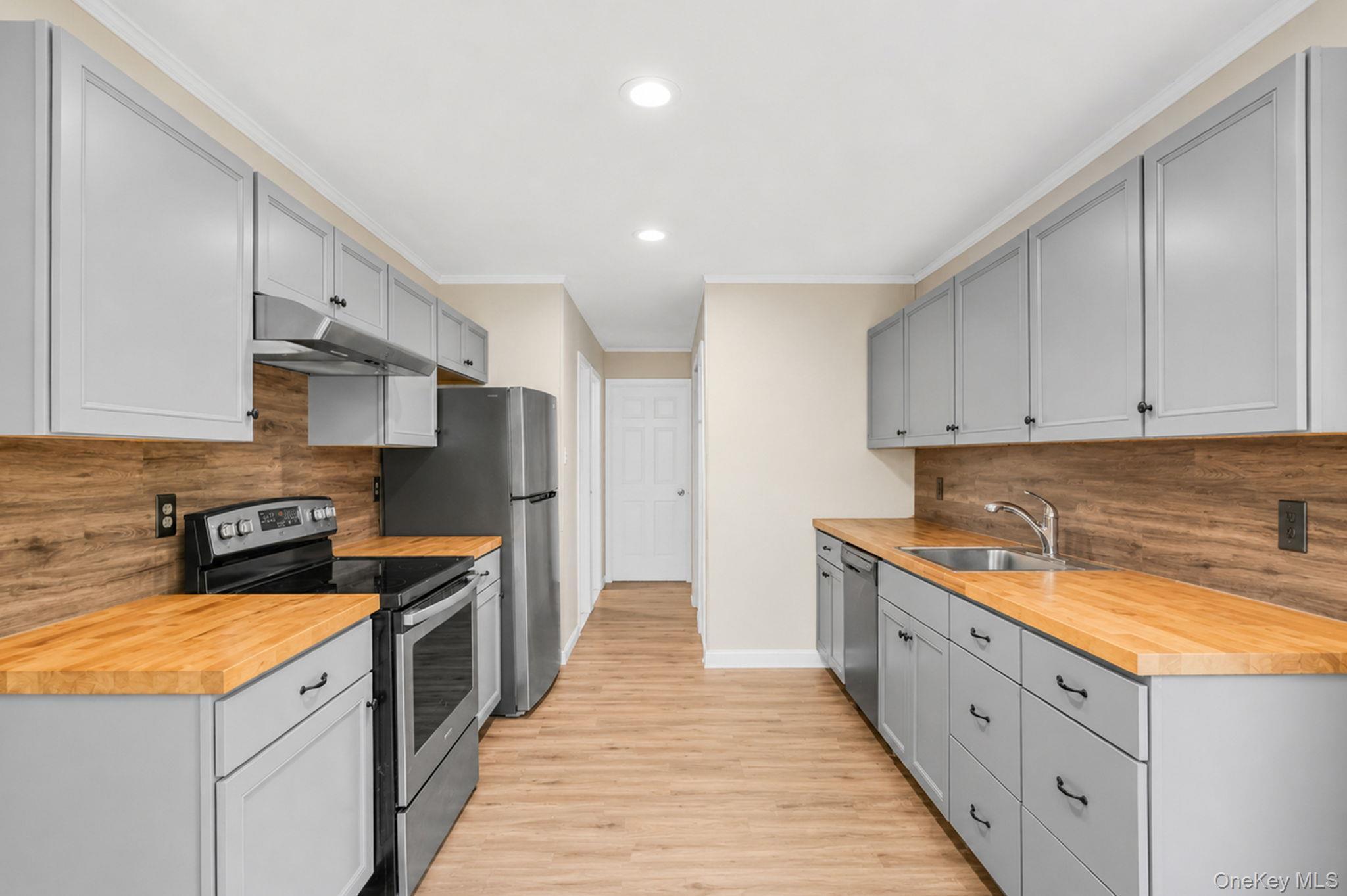 Single Family Sequoia Drive  Suffolk County, NY 11727, MLS-1039283-8