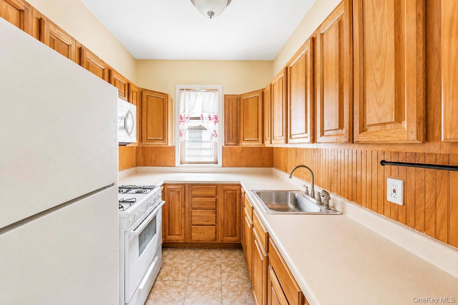 Single Family E 92nd Street  Brooklyn, NY 11212, MLS-1039318-15