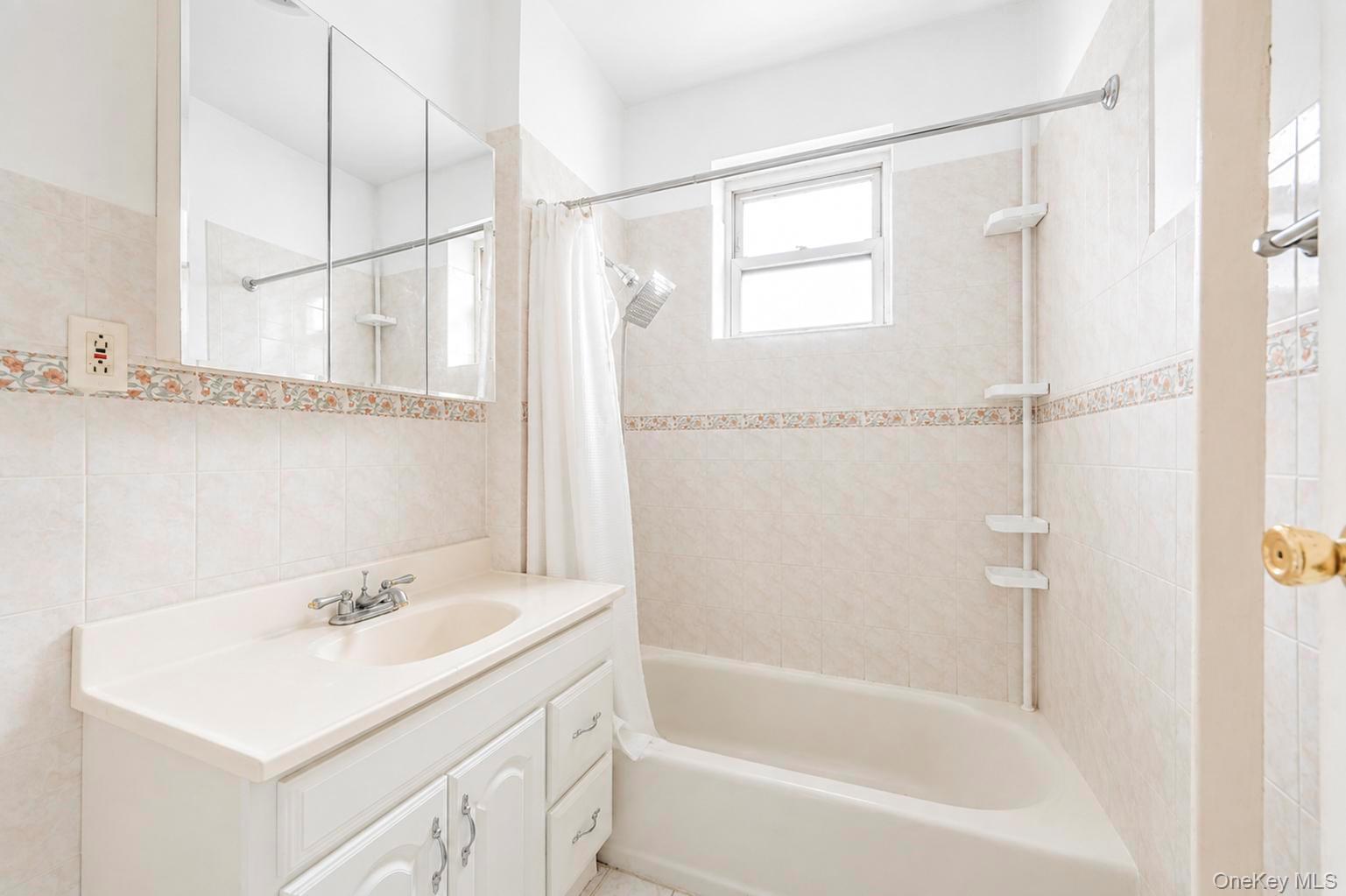 Single Family E 92nd Street  Brooklyn, NY 11212, MLS-1039318-22