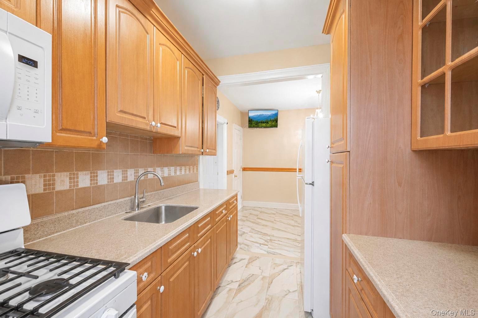 Single Family E 92nd Street  Brooklyn, NY 11212, MLS-1039318-37