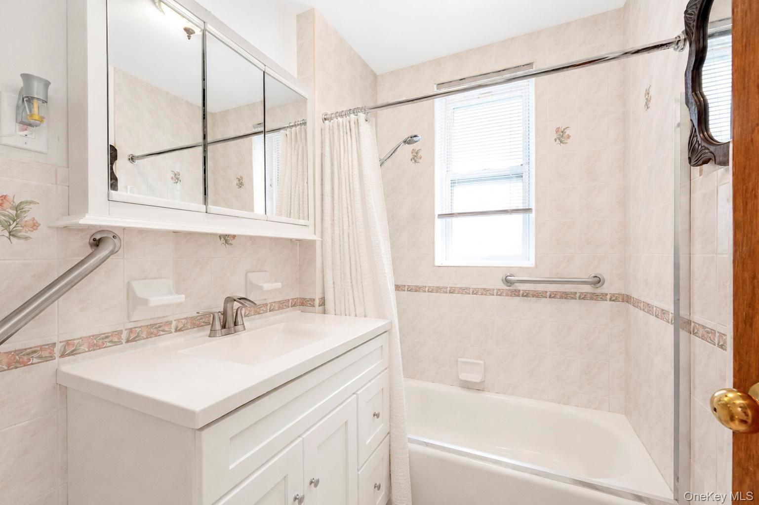 Single Family E 92nd Street  Brooklyn, NY 11212, MLS-1039318-38