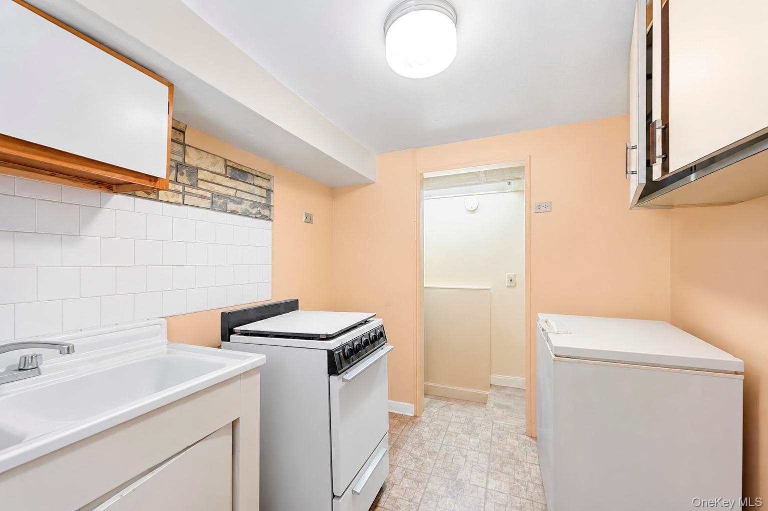 Single Family E 92nd Street  Brooklyn, NY 11212, MLS-1039318-43