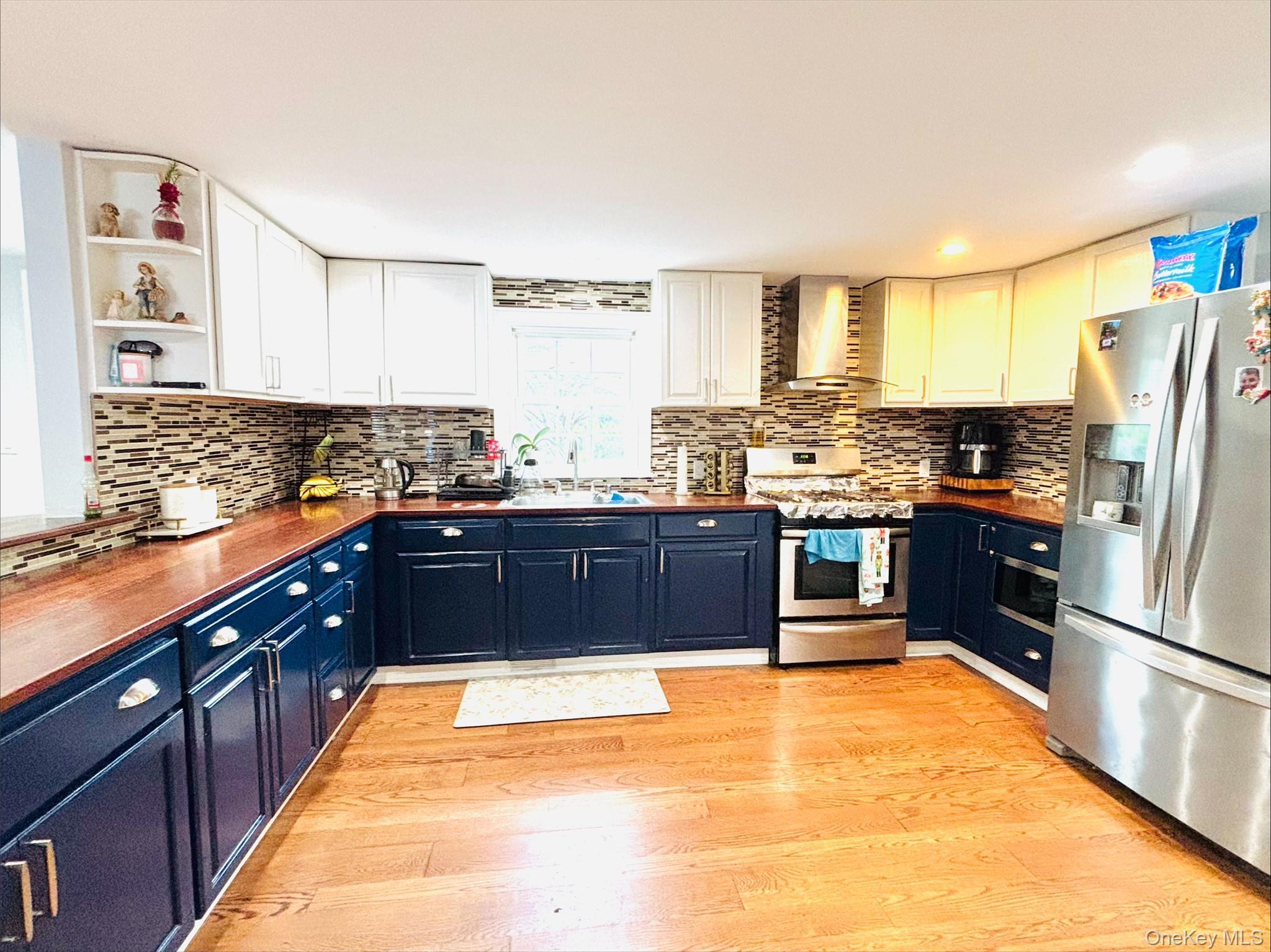 Single Family Carls Place Suffolk County, NY 11901, MLS-1039340-2