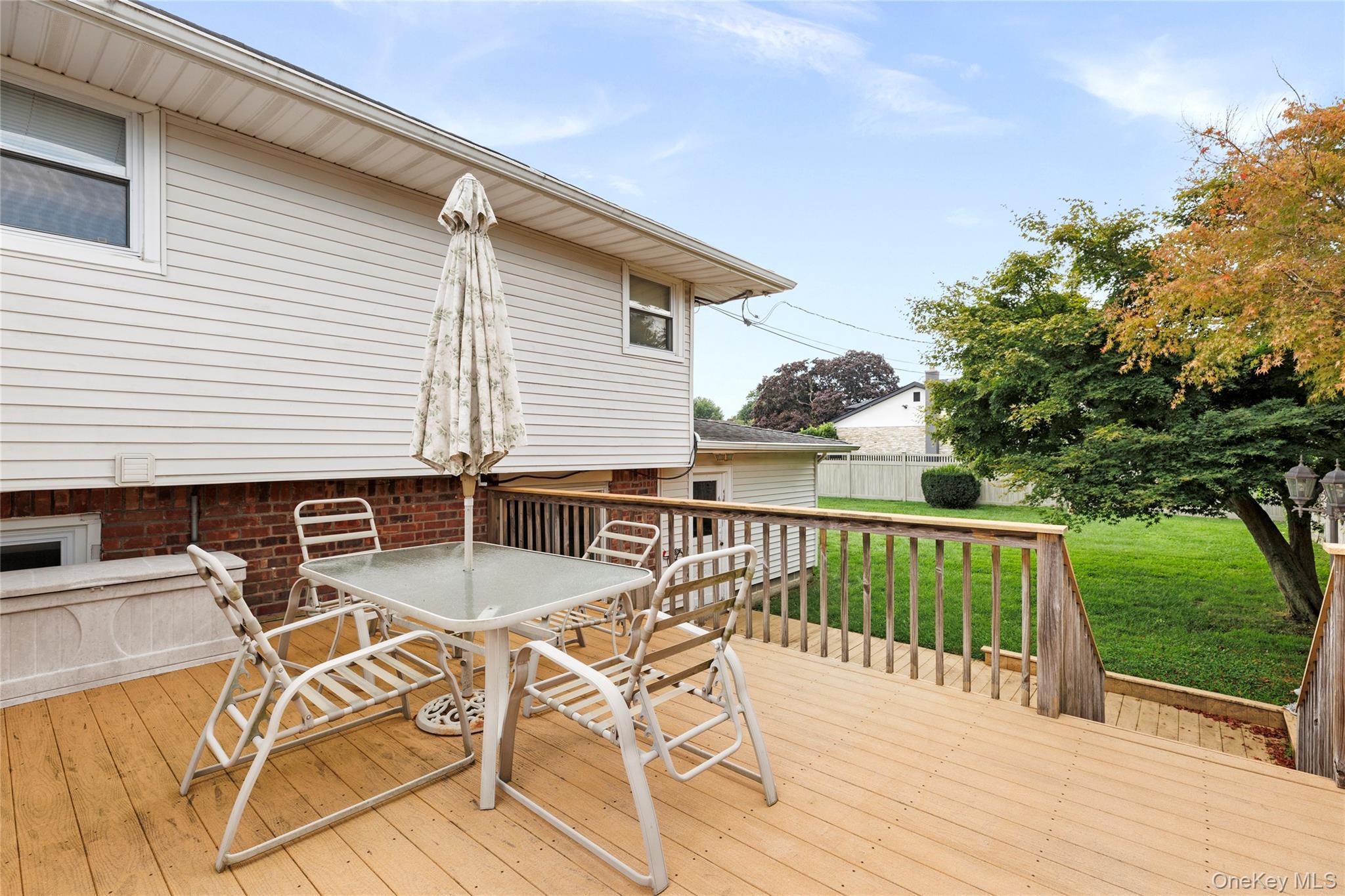 Single Family Cottonwood Drive Suffolk County, NY 11725, MLS-1039345-16