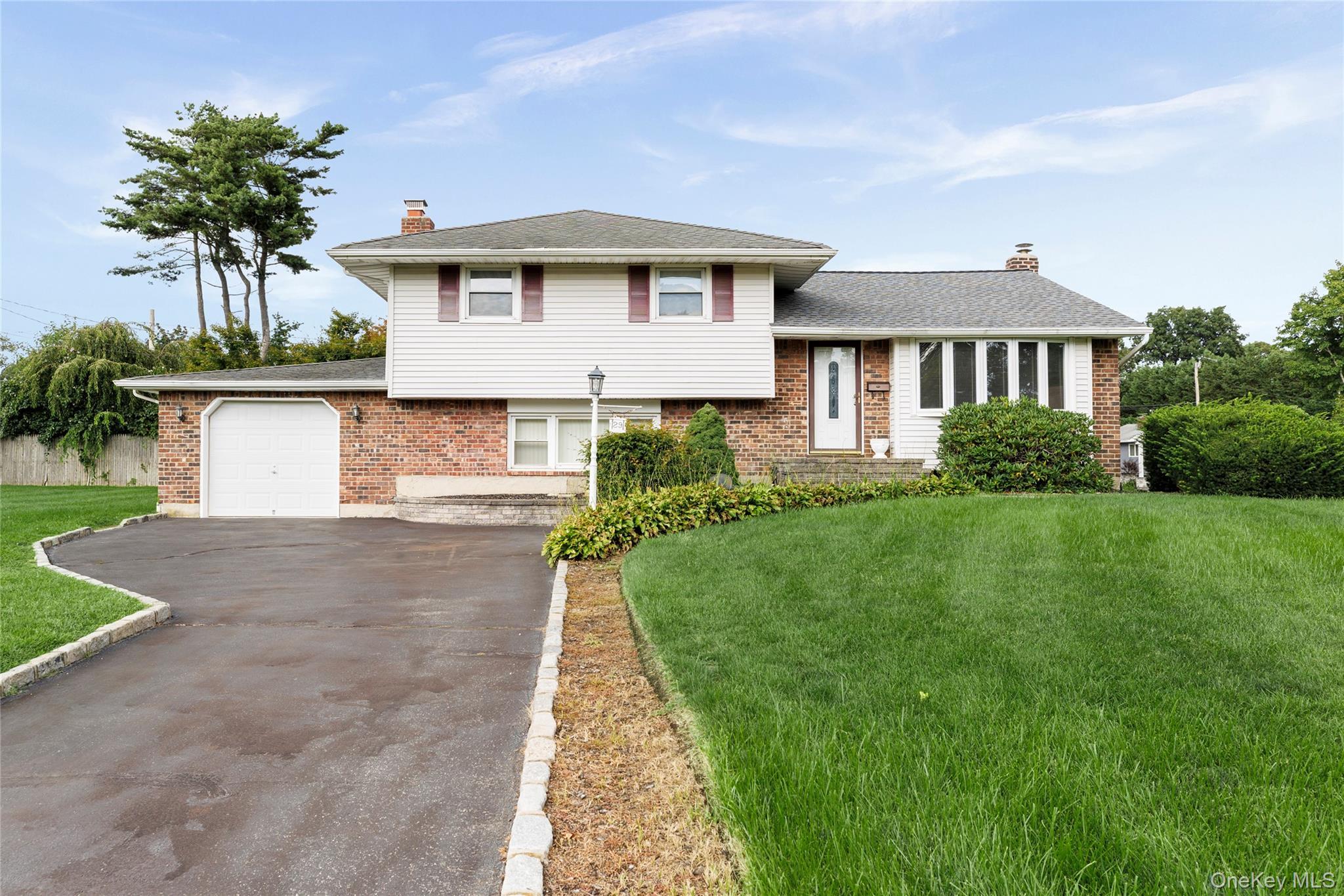 Single Family Cottonwood Drive Suffolk County, NY 11725, MLS-1039345-2
