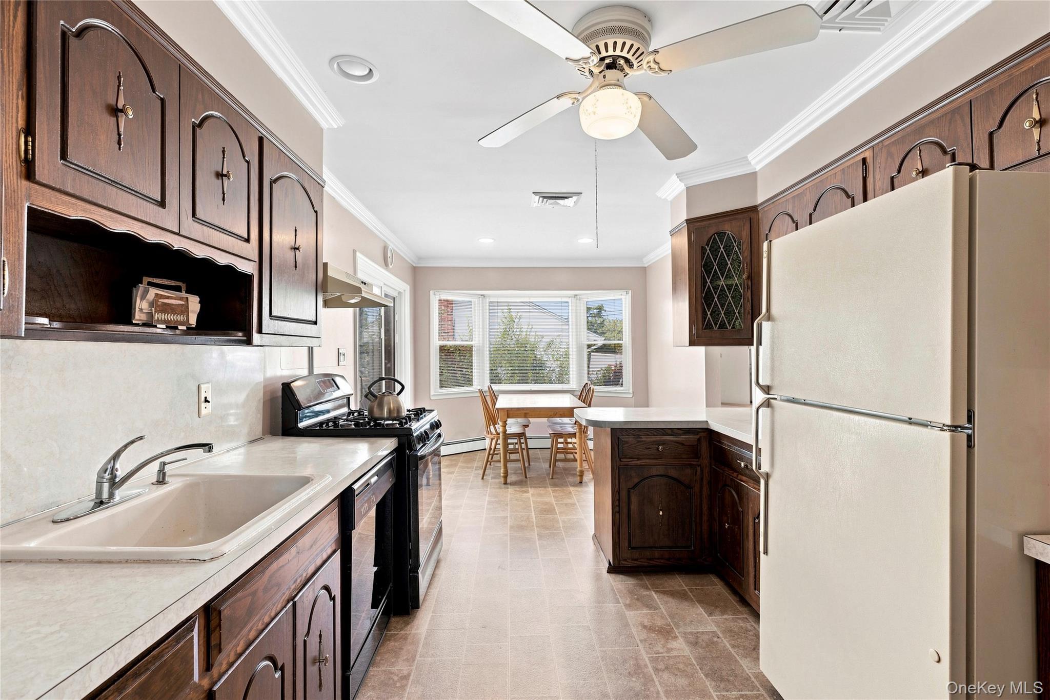 Single Family Cottonwood Drive Suffolk County, NY 11725, MLS-1039345-8