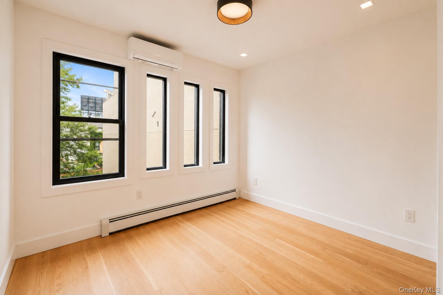 Single Family 35th Street Queens, NY 11101, MLS-1039374-17