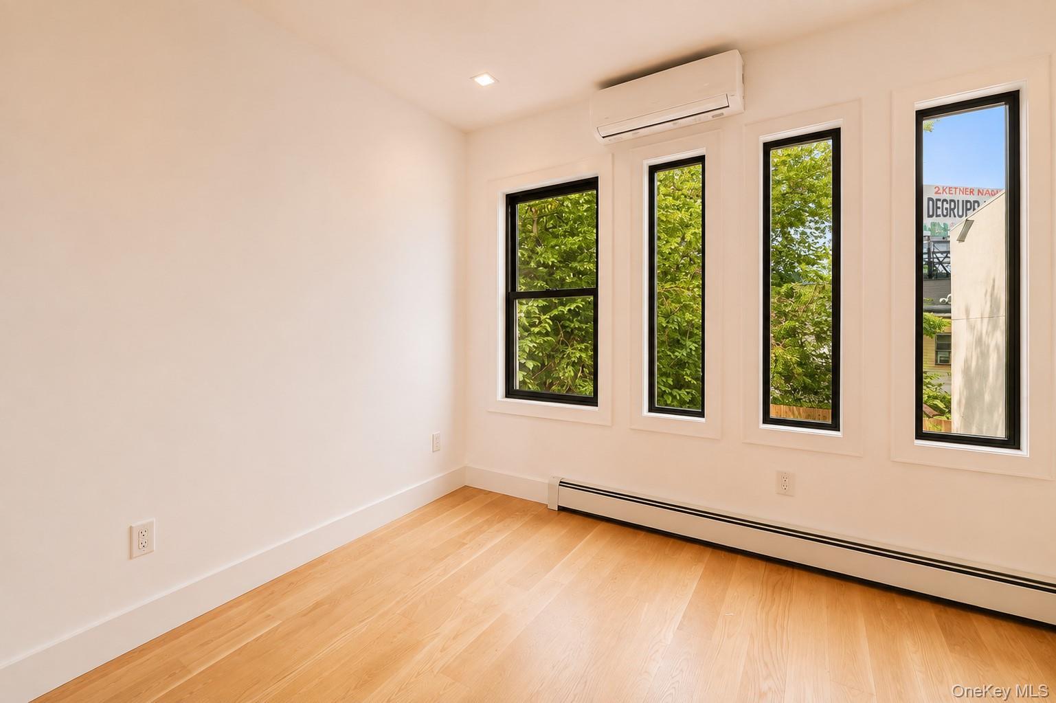 Single Family 35th Street Queens, NY 11101, MLS-1039374-19