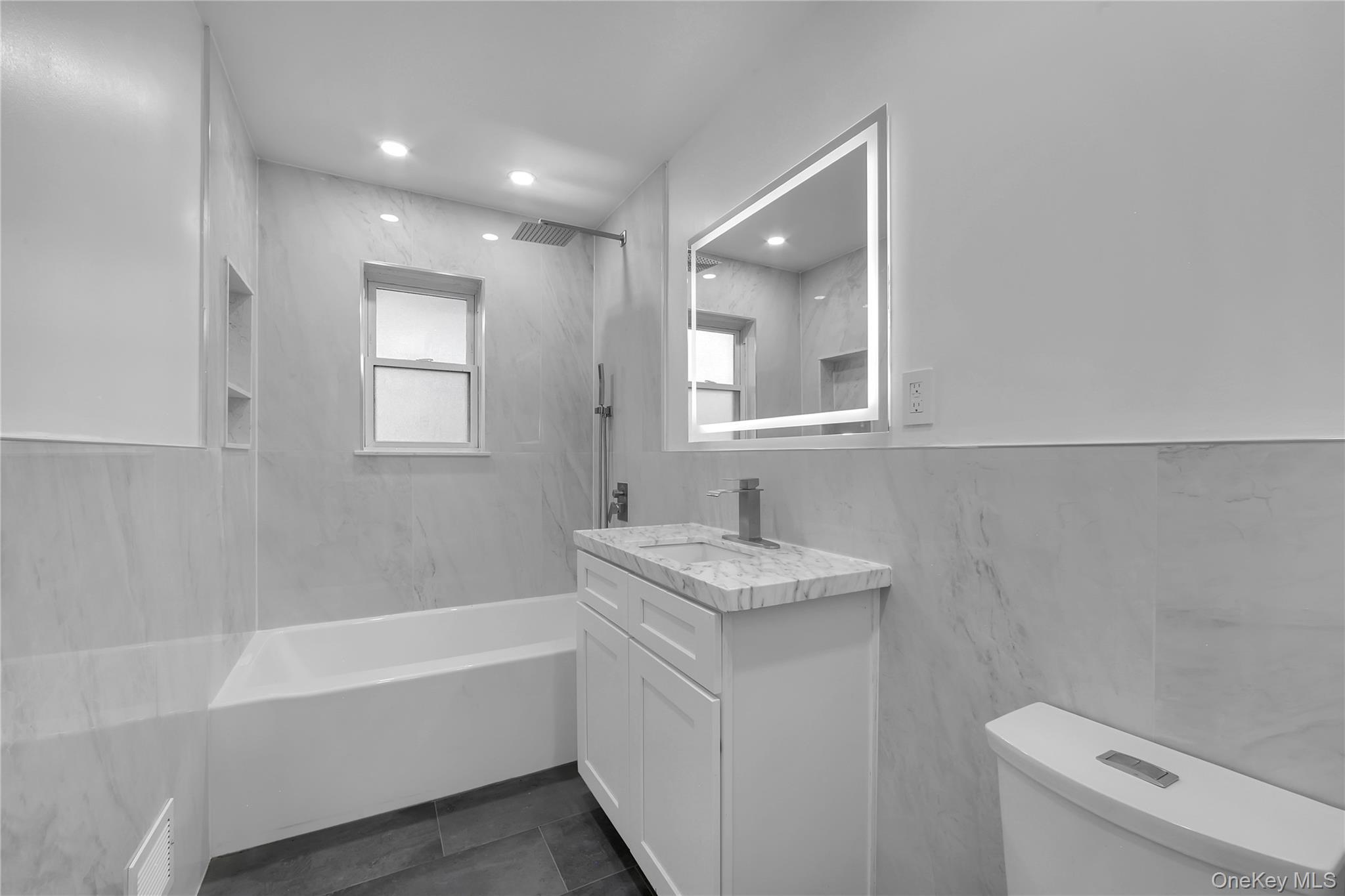 Single Family E 232nd Street Bronx, NY 10466, MLS-1039385-10